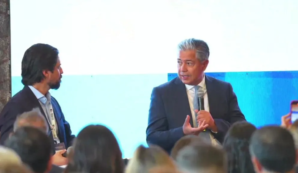 Figueroa alentó inversiones para la provincia en Houston