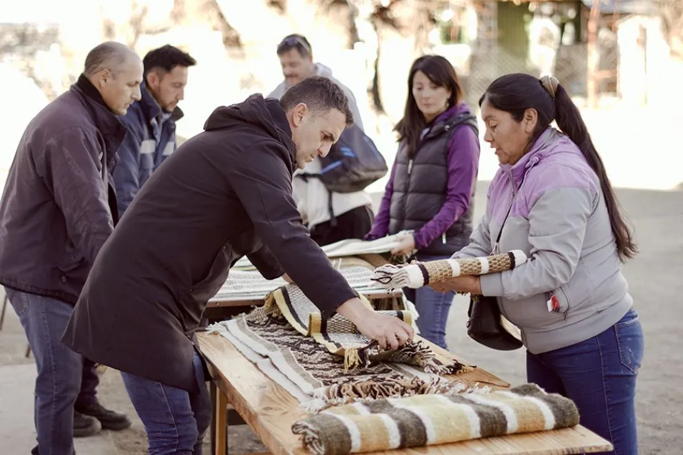 Artesanías Neuquinas: el gobierno provincial fortalece la economía artesanal en comunidades rurales