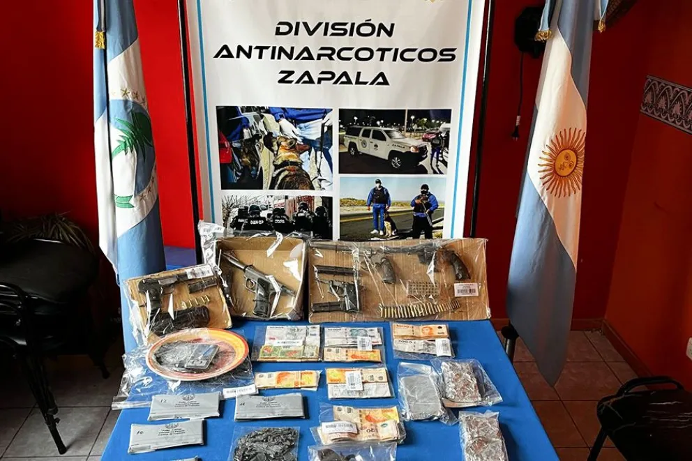 Golpe al microtráfico en Zapala: demoraron a tres personas y secuestraron drogas, armas y dos autos